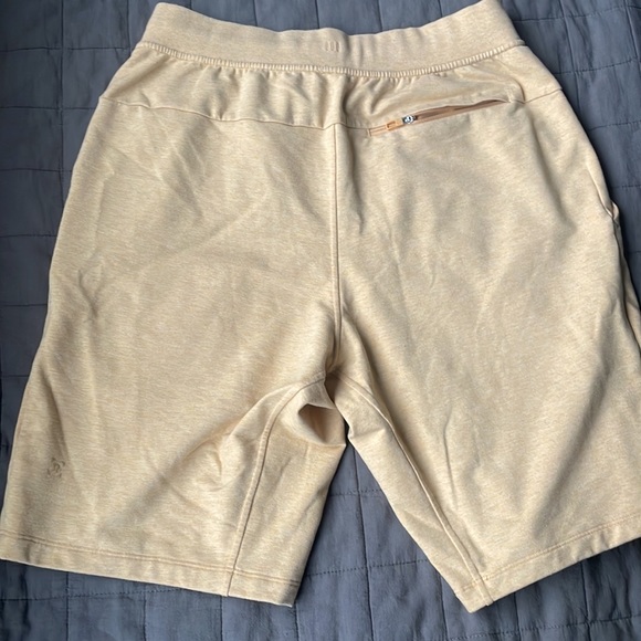 Lululemon Sweatshorts gold - Picture 2 of 2